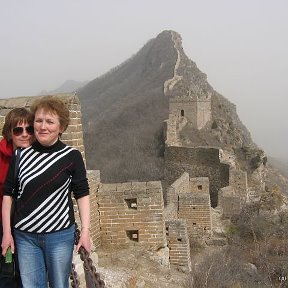 Фотография "На Великой китайской стене в апреле 2006 года. Я справа"
