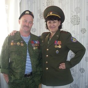 Фотография "С женой перед парадом. г. Ясный"