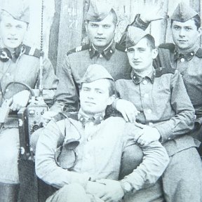 Фотография "Служба в Советской Армии... Рядовой, в первом ряду)"