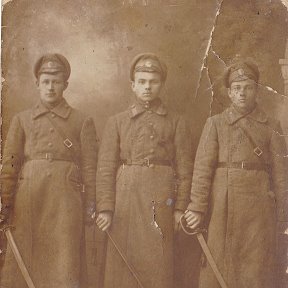 Фотография "Перша світова.Дід Микола унтерофіцер царської армії,з права."