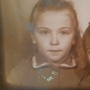 Фотография "Это я и младшая сестра Наташа в 1973 году ( Наташе 4 года)"