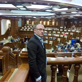 Фотография "la sedinta parlamentului"
