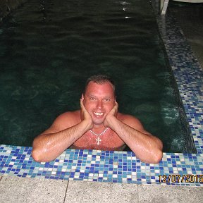 Фотография "После шашлыка можно и в бассейне поплавать."