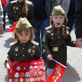 Фотография "СЛАВОЧКА И ДУНЯША  НА ПАРАДЕ"