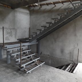 Фотография "Три этажа металлокаркаса (ступени под плитку)."