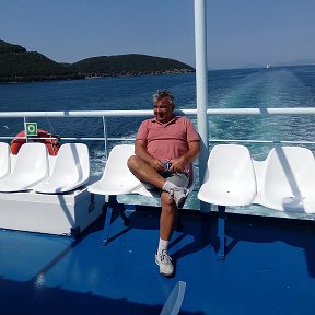 Фотография "Отпуск остался на Корфу, идем  в Игуменицу (это греческий порт), машина на нижней палубе, ну а мы на верхней, наслаждаемся свежим, морским ветерком. Август 2018 г."