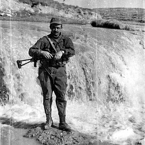 Фотография "Местный водопад.    ДРА      Шахджой 1987г."