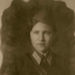 Фотография "Шел 1942 год. Маме 18 лет."