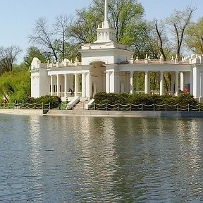 Фотография "17. 04.2016г. Лодочная  станцыя ,вид с воды !"