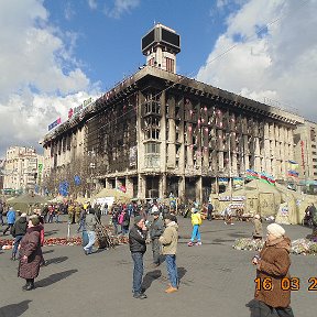 Фотография "КИЕВ. ПАЛАТОЧНЫЙ ГОРОДОК НА МАЙДАНЕ НЕЗАПЛЕЖНОСТИ."