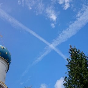 Фотография "Вот такой крест был над лаврой, он еще и перемещался по небу)"