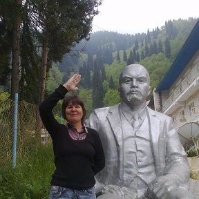 Фотография "и Ленин такой молодой и юный октябрь в переди !!!"
