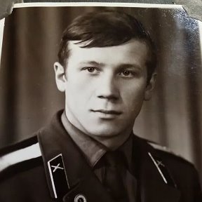 Фотография "Когда мы стояли в Германии и были на передовом рубеже нашей родины в то время я был старшеной стартовой батареи "Искандер" и нас не мог никто обидеть. Это было самое передовое оружие России. Никто не мог посягнуть на границы нашей родины. "