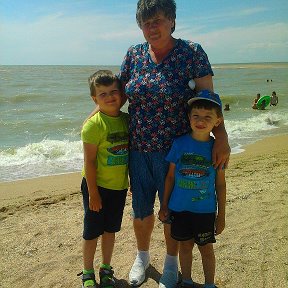 Фотография "мы на   озовском море  очень всем понравилось  уже были 2 раза  собирались  но родился 3 внук"