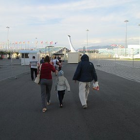 Фотография "Мы идем к входу в олимпийский парк"