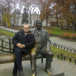 Фотография "Одесса, ул.Дерибасовская,рядом с Л.О.Утёсовым"