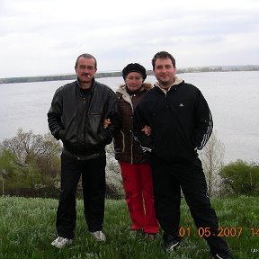 Фотография "Харьковская обл.г Чугуев май 2007 год НА фотографии Я жена и сын."