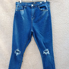 Фотография "Классные джинсы рванки с высокой талией, состояние идеал,400 грн~~~"
