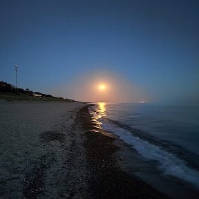 Фотография "Закат Луны. Посе́лок Рыбачий, Куршская коса, август 2022."