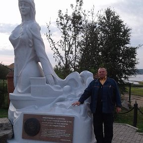 Фотография "Памятный знак Ангаре где она впадает в Енисей......п.Стрелка Лесосибирск Красноярский край.2017г."