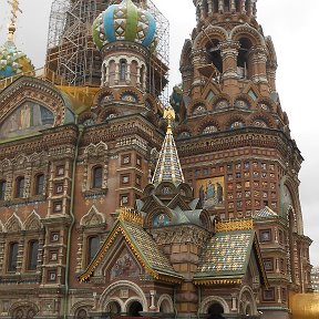 Фотография "Питер.Собор Воскресения Христова или «Спас на Крови» — это мемориальный храм, возведенный в память о трагической кончине императора Александра II, один из самых красивых и колоритных сооружений в Питере."