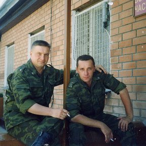 Фотография "Два замполита. РХБЗ и ОБМО..Ханкала 2004 год."