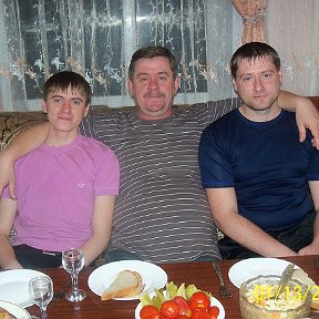 Фотография "с сыном Сергеем и Александром "Три богатыря""