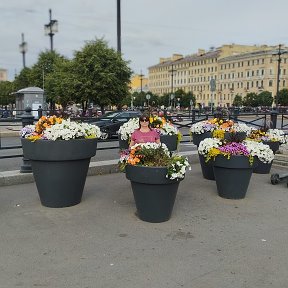 Фотография "Я среди цветов .Сенная площадь.Санкт-Петербург."