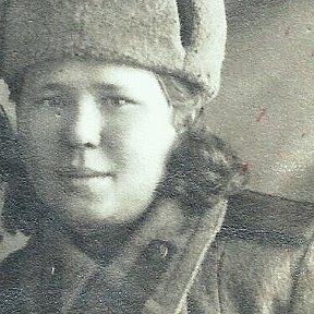 Фотография "Моя мамочка  22 июля 1941года ей исполнилось 18 лет До 1943 года  она работала в колхозе С 1944 по май 1945 года она служила зенитчицей в г. Каунас- Литве"