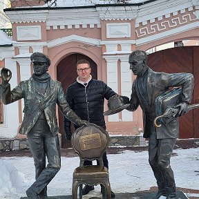 Фотография "26.02.2024, г.Чебоксары, памятник Остапу Бендеру и Кисе Воробьянинову"