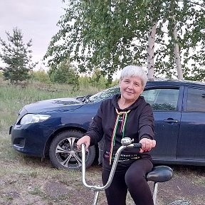 Фотография "В-первые за свою жизнь езжу на велике.Ветер в волосах,улыбка  во всю моську,ноги отпадывают,а я счастливая на валосапеде.Ура!!!"