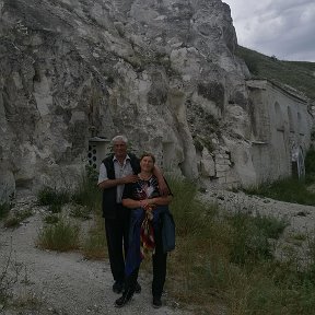 Фотография "Дивногорье.Храм и пещеры  в меловой скале."