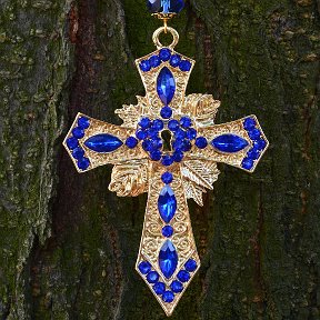 Фотография "Стильный крест:античное золото,стразы  ювелирные,хрусталь,крест очень красивый,крупный,высота 13см,ширина 8см"