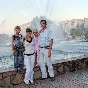 Фотография "Это мы все вместе. Мой сын Славик, дочь Мальвина и жена Лида."