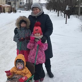 Фотография "С внучатами на прогулке февраль м-ц 2020 год."