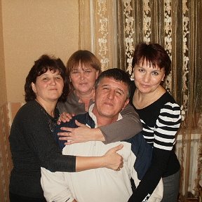 Фотография "Я с моими сестрами и женой."