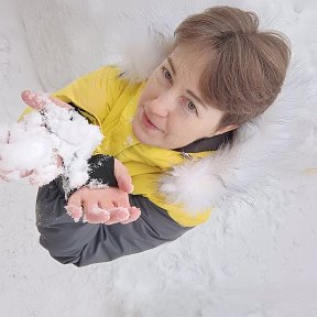 Фотография "Снег… Взрослые говорят, что это — замерзшая вода, но дети знают лучше: это маленькие звезды с волшебным вкусом сказки и чудес!"