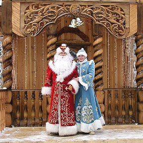 Фотография "Пусть романтические встречи
Предвосхищают волшебство!
Сияет ель, мерцают свечи,
Так украшая торжество!
Пусть праздник, радость и
внимание
Согреют душу в Новый год!
Пусть он подарит процветание
И в дом твой счастье
принесет!"