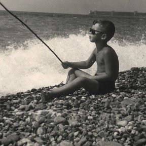 Фотография "Это я. На берегу моря в Пицунде. 1966 или 1967 год."