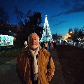 Фотография "......вот такая у нас елка и зима,снега в этом 2022 г не видели.
ПОЗДРАВЛЯЮ ВСЕХ С НАСТУПАЮЩИМ НОВЫМ ГОДОМ.
Желаю всем ДОБРА,ЗДОРОВЬЯ и ЧУДЕС в НОВОМ 2022 году!"