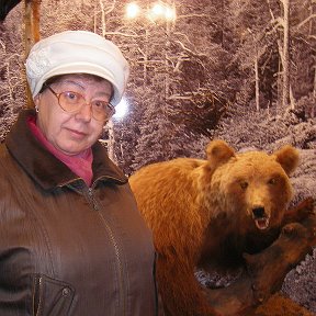 Фотография "Таня и медведь(живёт в городе Касимове Рязанской обл.)"