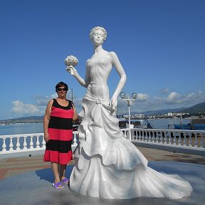 Фотография "Набережная Геленджика. Я с символом города "Белой невесточкой""