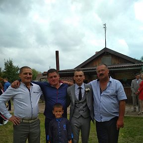 Фотография "Я с сыновьями с родным племянником Казимиром и внуком !!!Свадьба Ромы !!!"