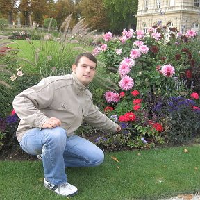 Фотография "Я с цветами в Люксембургском саду Парижа"