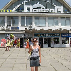 Фотография "Возле дельфинария в Ялте."