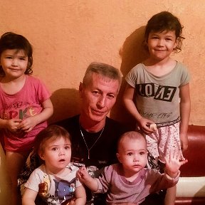 Фотография "Мои трое внучек Аделина, Ясмина, Раяна и внук Мансур 🤗😘😘😘 Храни Вас, АЛЛАҺ 🙏🏻🙏🏻🙏🏻Ждемс пятого от второй  снохи!!!🙏🏻🙏🏻🙏🏻"