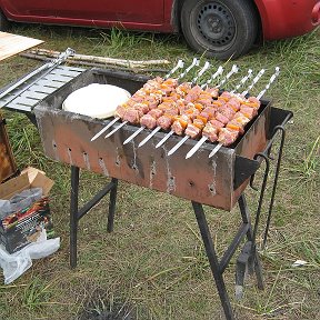 Фотография "Погода в первый день не радовала.
Оставалось только уничтожать запасы шашлыка..."