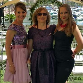 Фотография "Я с моими дочерей Вероника и Луиза на свадьбе моей дочери Сильвия"