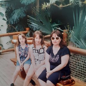 Фотография "1996г. Я(35), мои дочери Ирина (14),Лена (13)."