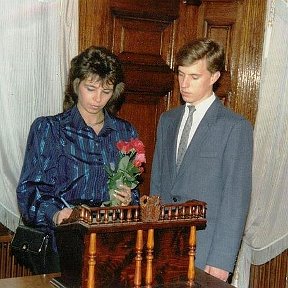 Фотография "90-е годы. Я и Саша "Змей" (свидетели) на свадьбе друзей."